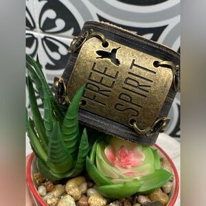 'FREE SPIRIT' Leather cuff